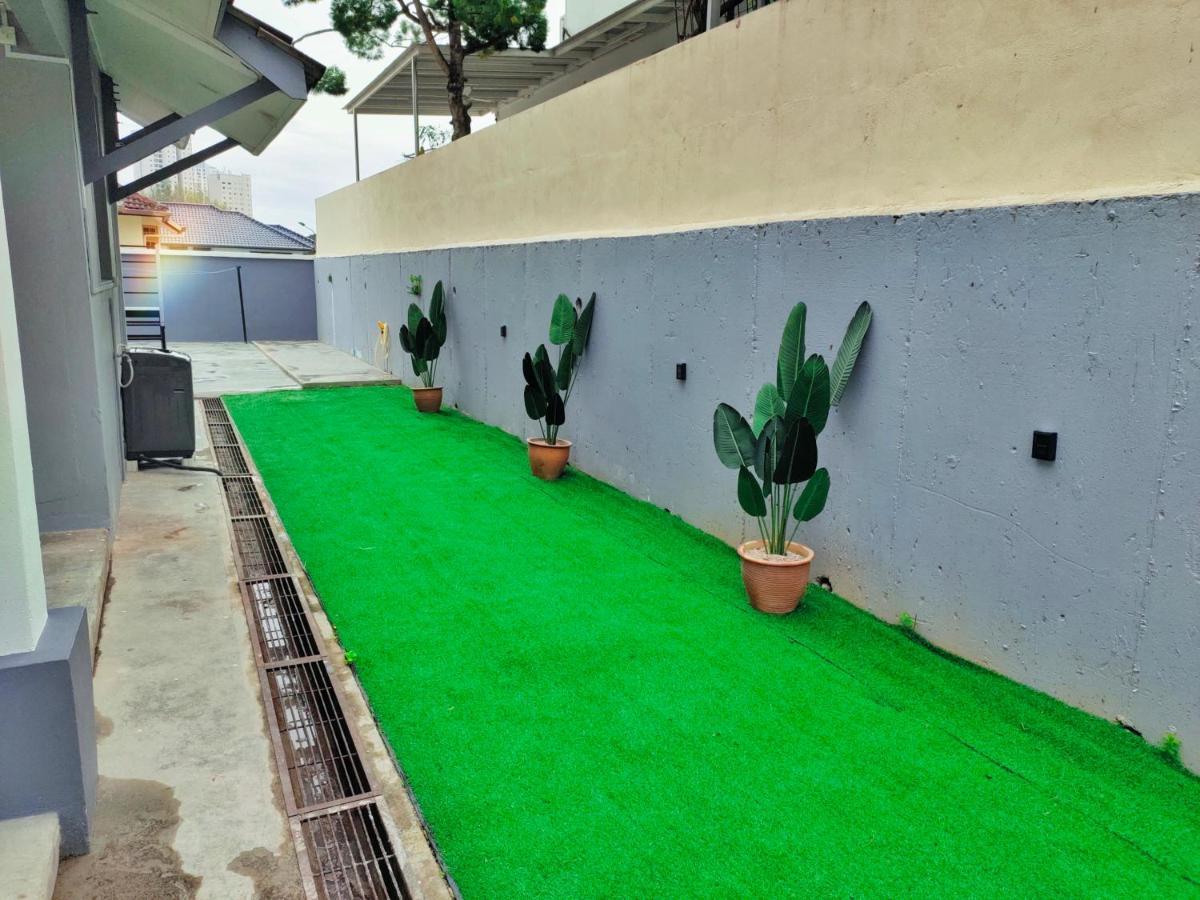Semi-Detached, Up To 21 Pax, 4 Bedrooms, 3 Bathrooms, 4 Car Parks By Star Home Bayan Lepas Exterior photo